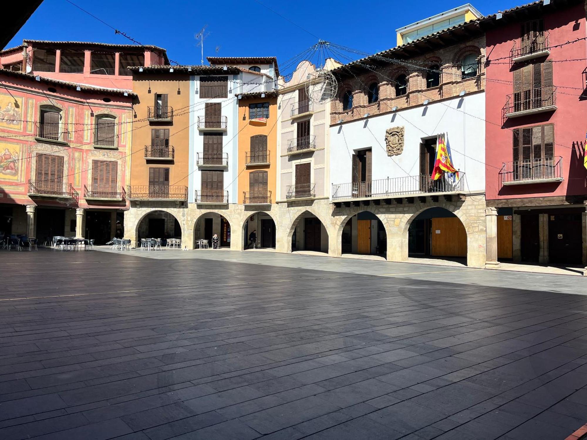 Apartamentos Angelus Plaza Mayor De Graus Exterior foto